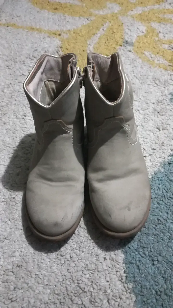 Botines de cuero gris para niña con diseño de corazón - 2