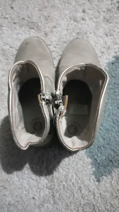 Botines de cuero gris para niña con diseño de corazón - miniatura 5
