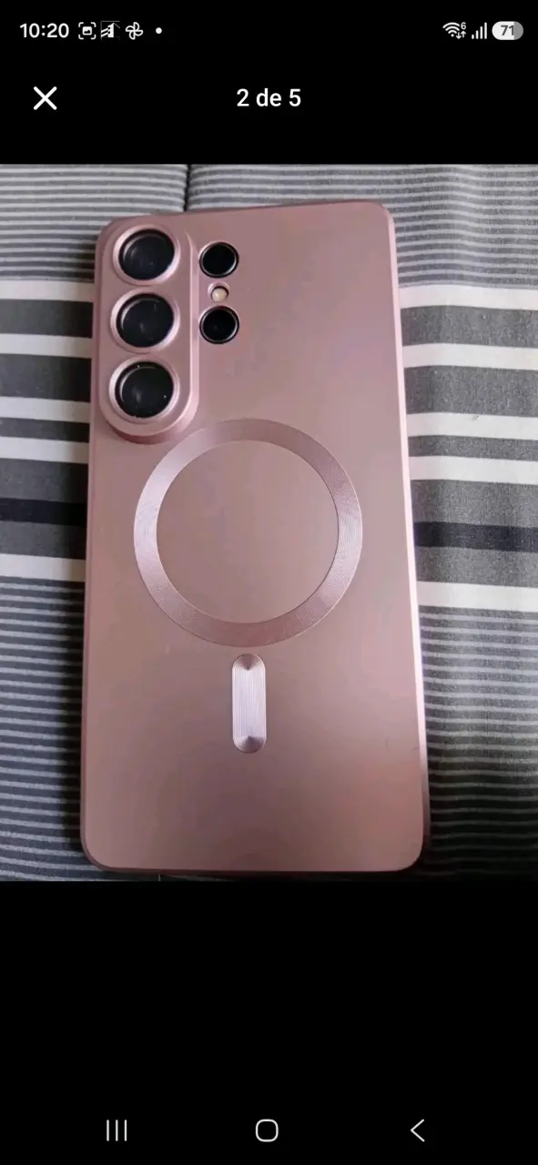 Smartphone con funda rosa en buen estado - 2