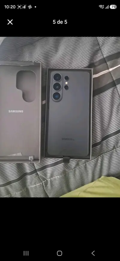 Smartphone con funda rosa en buen estado - miniatura 3