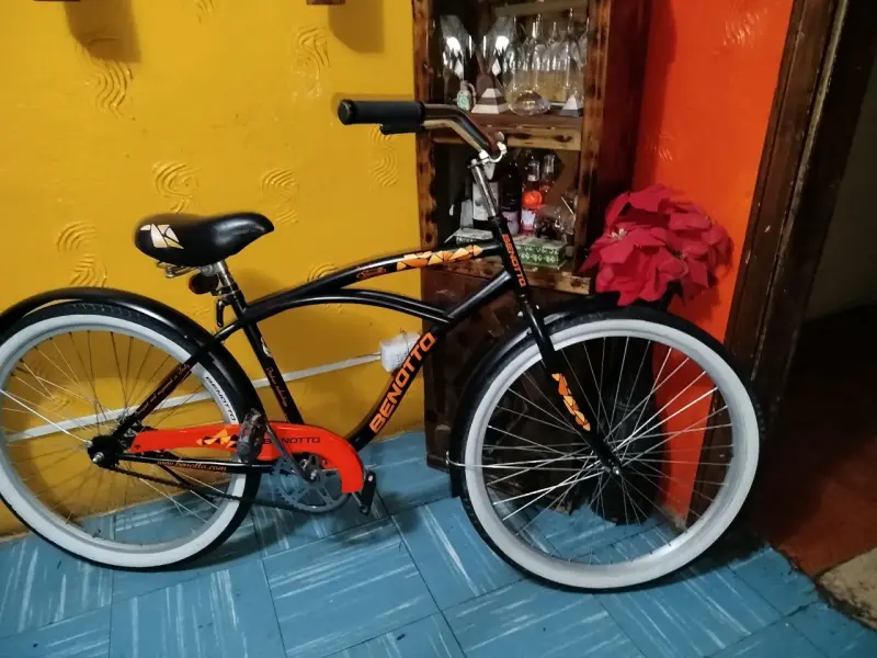 Bicicleta Benotto urbana negra y naranja - 1