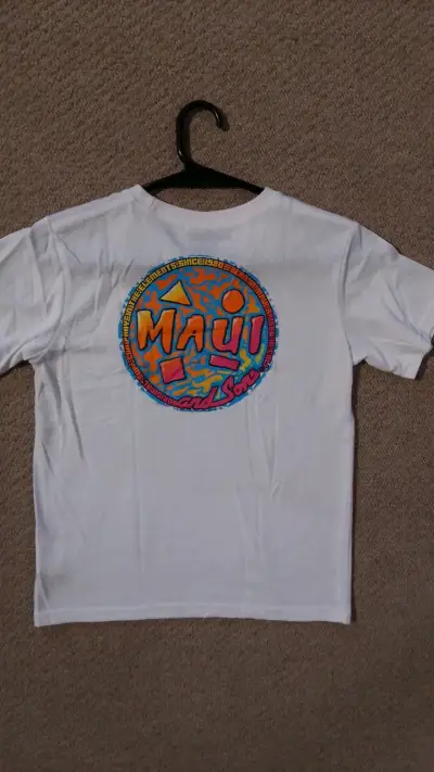 Polera blanca Maui con diseño colorido - miniatura 2