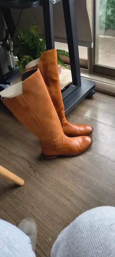 Botas largas de cuero marrón para mujer - miniatura 1