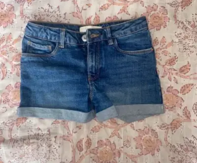 Shorts de mezclilla para mujer en buen estado - miniatura 1