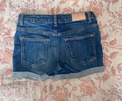 Shorts de mezclilla para mujer en buen estado - miniatura 2