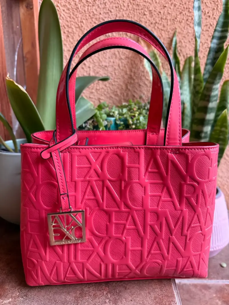 Bolso Armani Exchange rosa con relieve - 1
