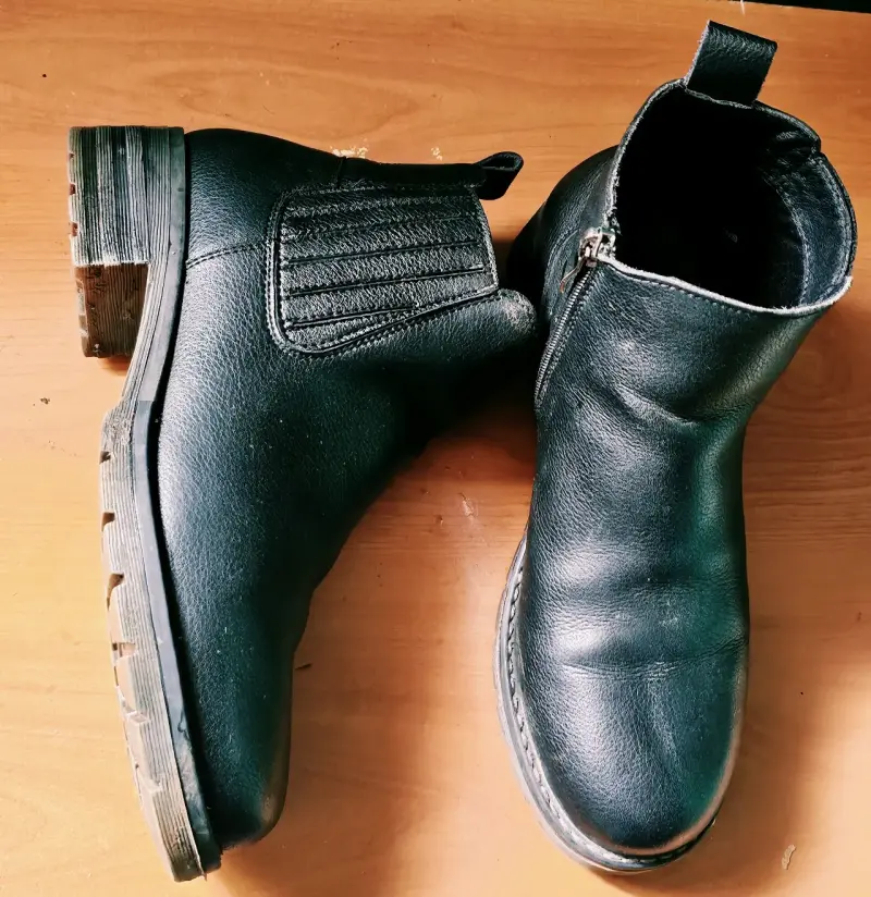 Botines de cuero negro para mujer