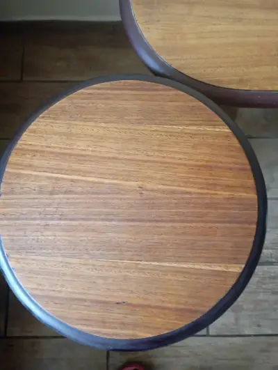 Juego de mesa y taburetes de madera - miniatura 4