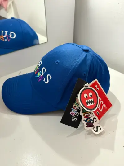 Gorra azul Guess x J Balvin edición especial - miniatura 2