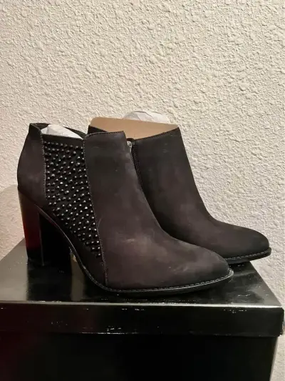 Botines tacón alto negros con detalles brillos - miniatura 4