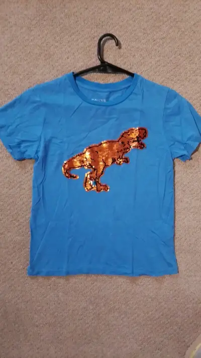 Polera azul con dinosaurio de lentejuelas - miniatura 1