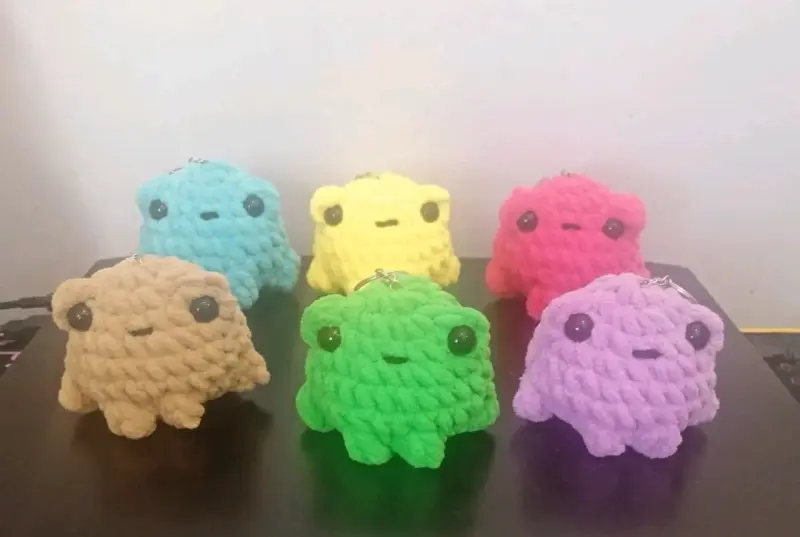 Llaveros de rana a crochet (se venden por unidad)