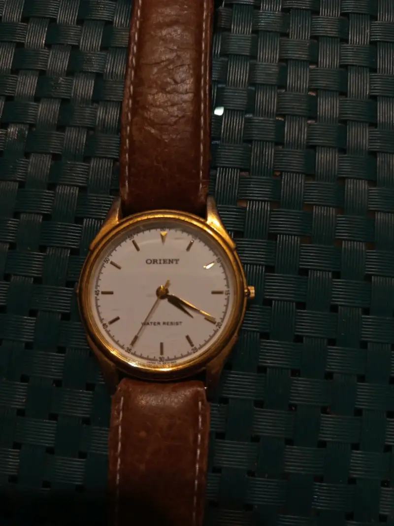 Reloj Orient clásico con correa de cuero marrón