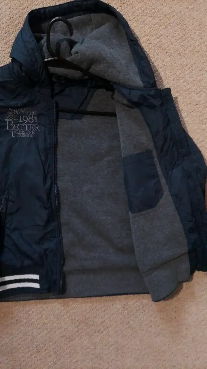 Chaqueta azul con capucha y bordado - 3
