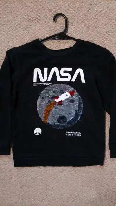 Polerón negro NASA para niños - miniatura 2