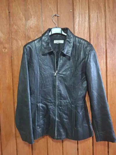Chaqueta de cuero negra para mujer - miniatura 1
