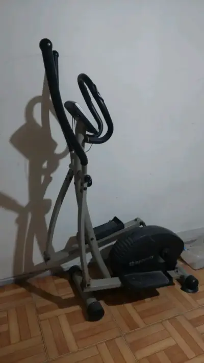 Máquina elíptica para ejercicio en casa - miniatura 3
