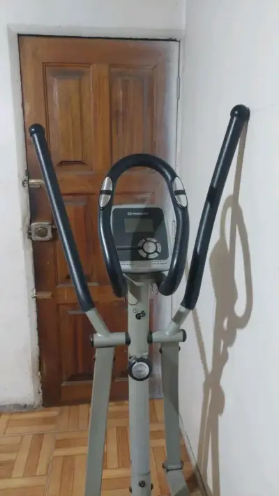 Máquina elíptica para ejercicio en casa - miniatura 4