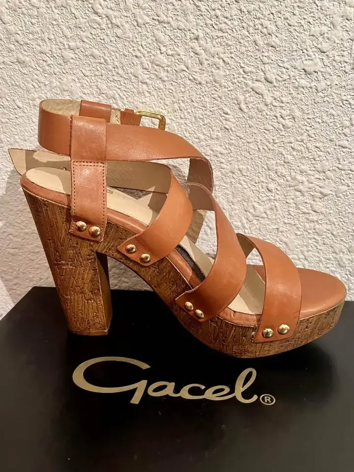 Sandalias de tacón alto marrón con plataforma de madera - 3