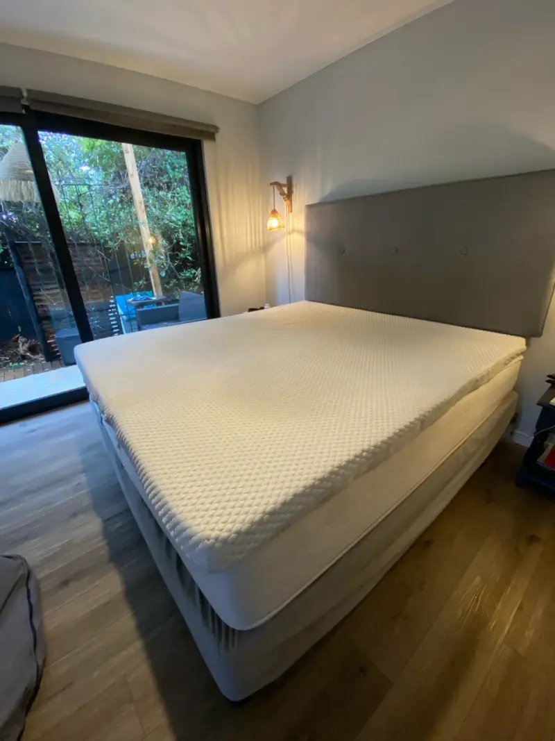 Cama king  incluye topper - 2