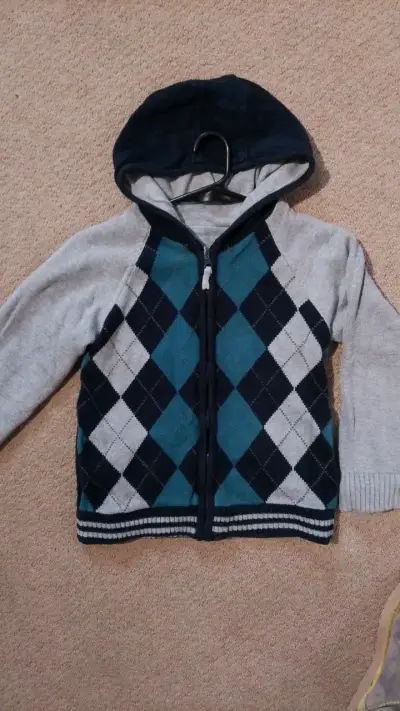 Chaleco reversible infantil con capucha y rombos - miniatura 1