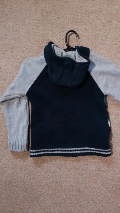 Chaleco reversible infantil con capucha y rombos - miniatura 4
