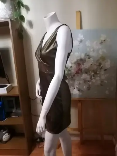 Vestido corto elegante negro para mujer - miniatura 2