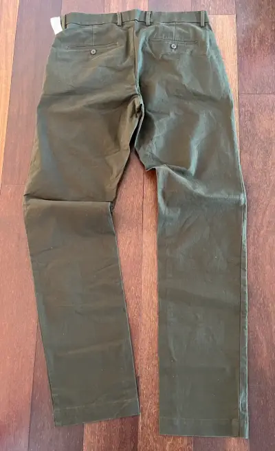 Pantalones de hombre Gap color verde oliva - miniatura 2