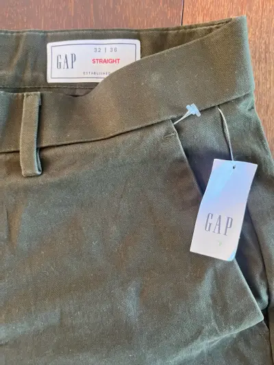 Pantalones de hombre Gap color verde oliva - miniatura 3