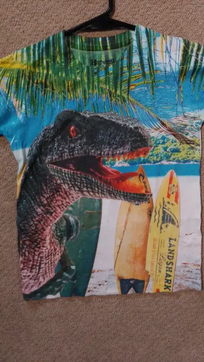 Polera estampada con dinosaurio y surf - miniatura 2