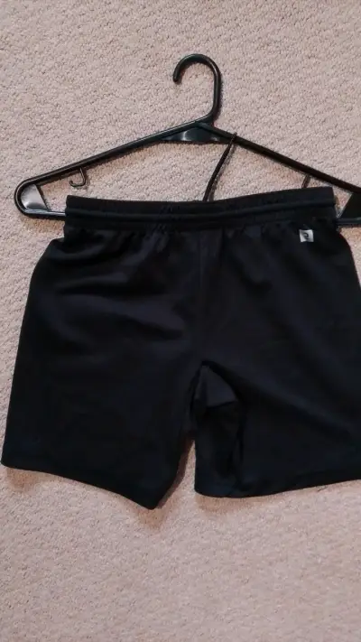 Shorts deportivos negros Kipsta para hombre - miniatura 2
