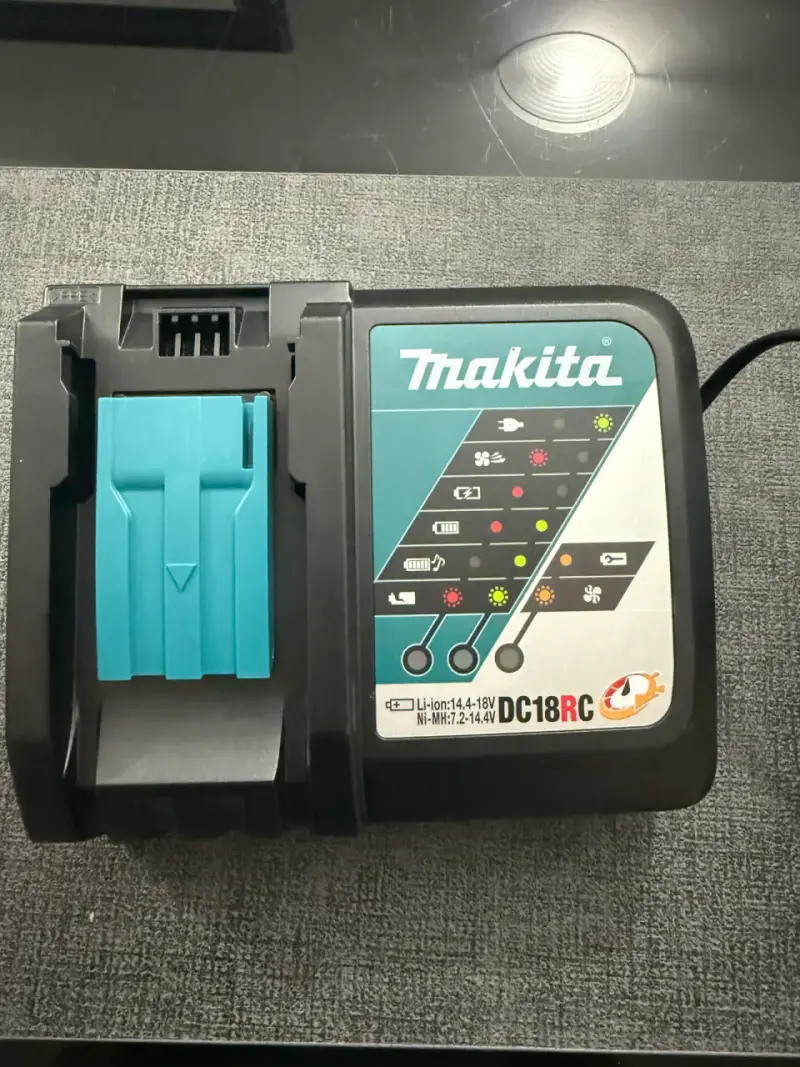 Cargador de Baterías Makita DC18RC 14.4-18V