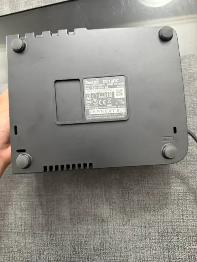Cargador de Baterías Makita DC18RC 14.4-18V - miniatura 3