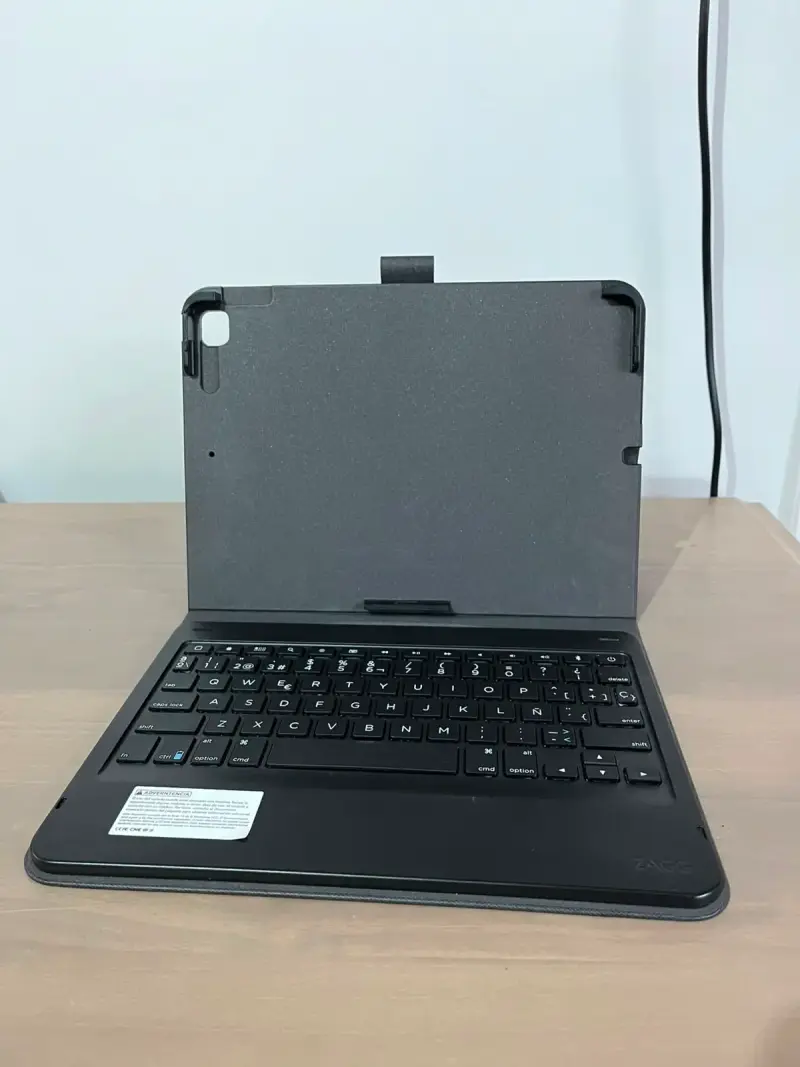 Funda teclado ZAGG para iPad con soporte - 1