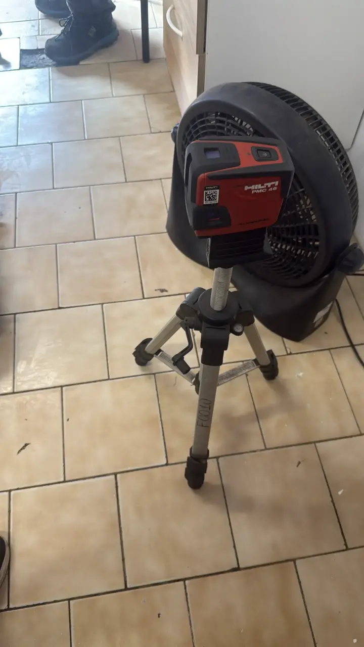 Nivel láser rotativo Hilti PMC 46 con trípode
