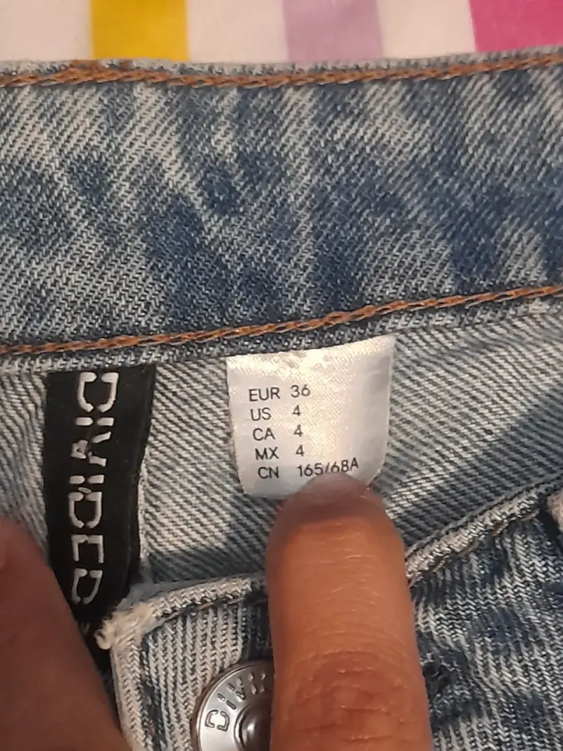 Jeans de mezclilla azul claro para mujer - 2