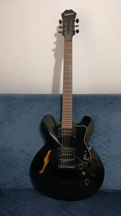 Guitarra eléctrica Epiphone semihueca negra - miniatura 1