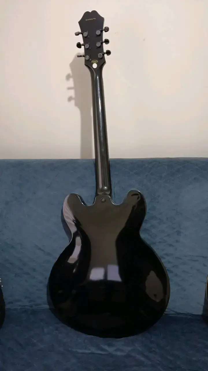 Guitarra eléctrica Epiphone semihueca negra - 2