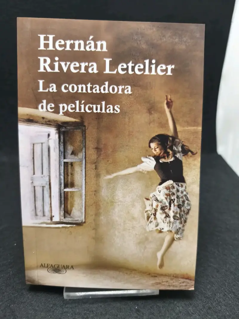 Libro 'La contadora de películas' de Hernán Rivera Letelier - 1