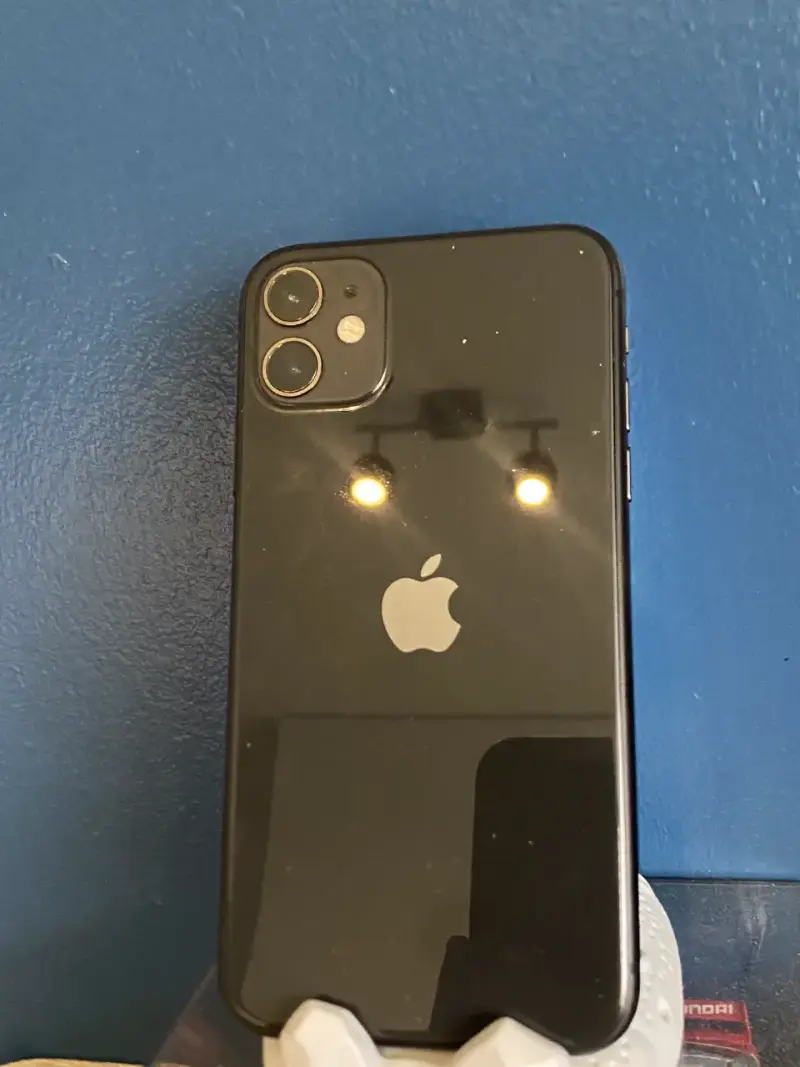 iPhone 11 128GB en excelente estado. - 1
