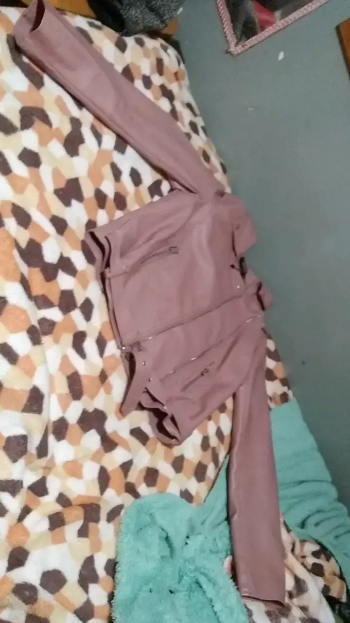 Chaqueta de cuero sintético rosada para mujer - 1