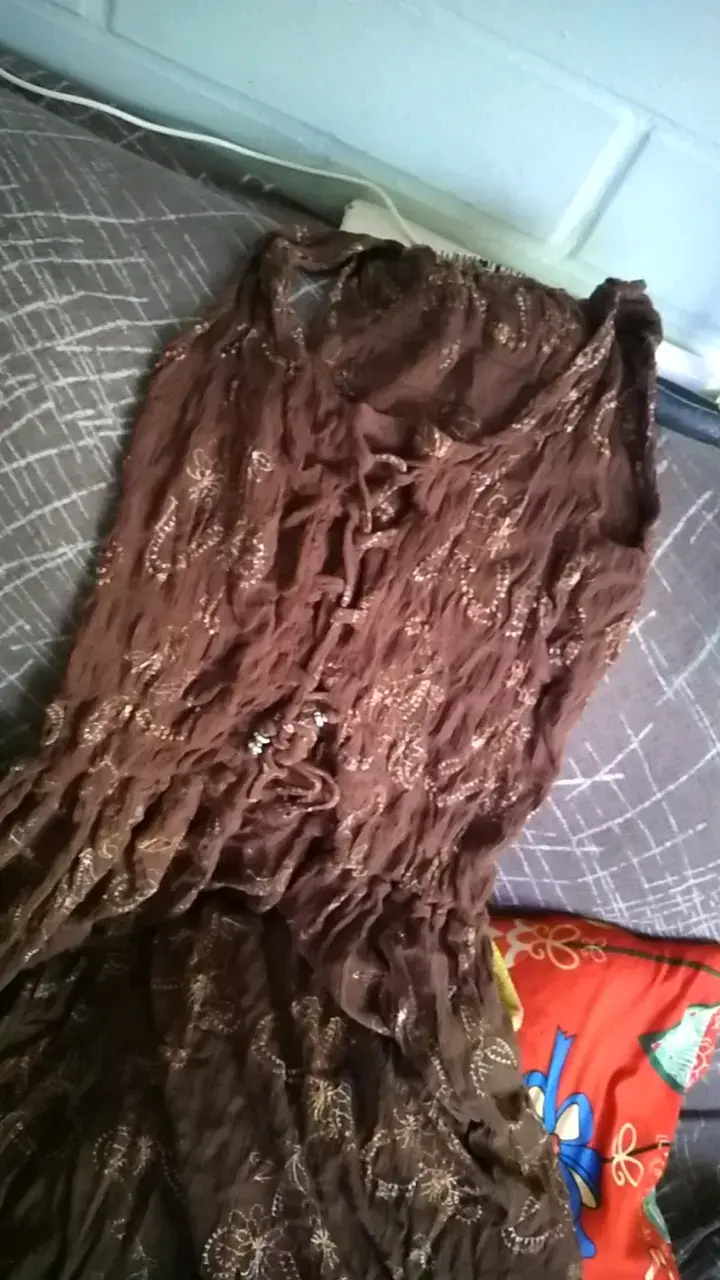 Vestido largo marrón con diseño bohemio - 2