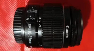 Lente Canon EF-S 18-55mm para cámaras DSLR - miniatura 1