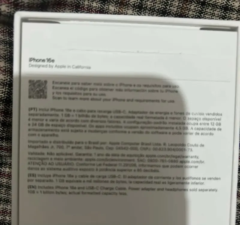 iPhone 16 en caja con accesorios originales - 3