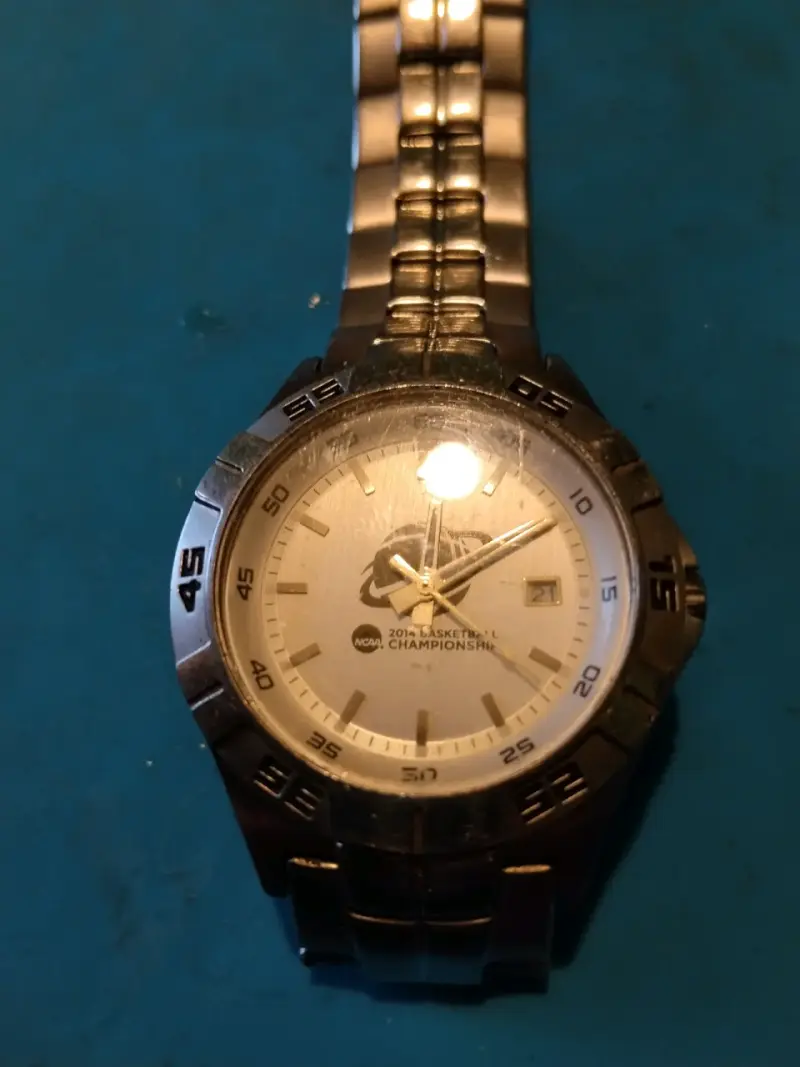 Reloj fossil metálico con diseño deportivo - 1