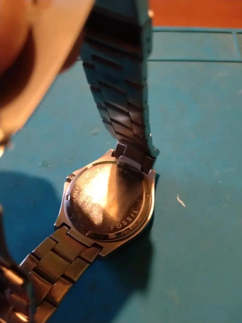 Reloj fossil metálico con diseño deportivo - 3