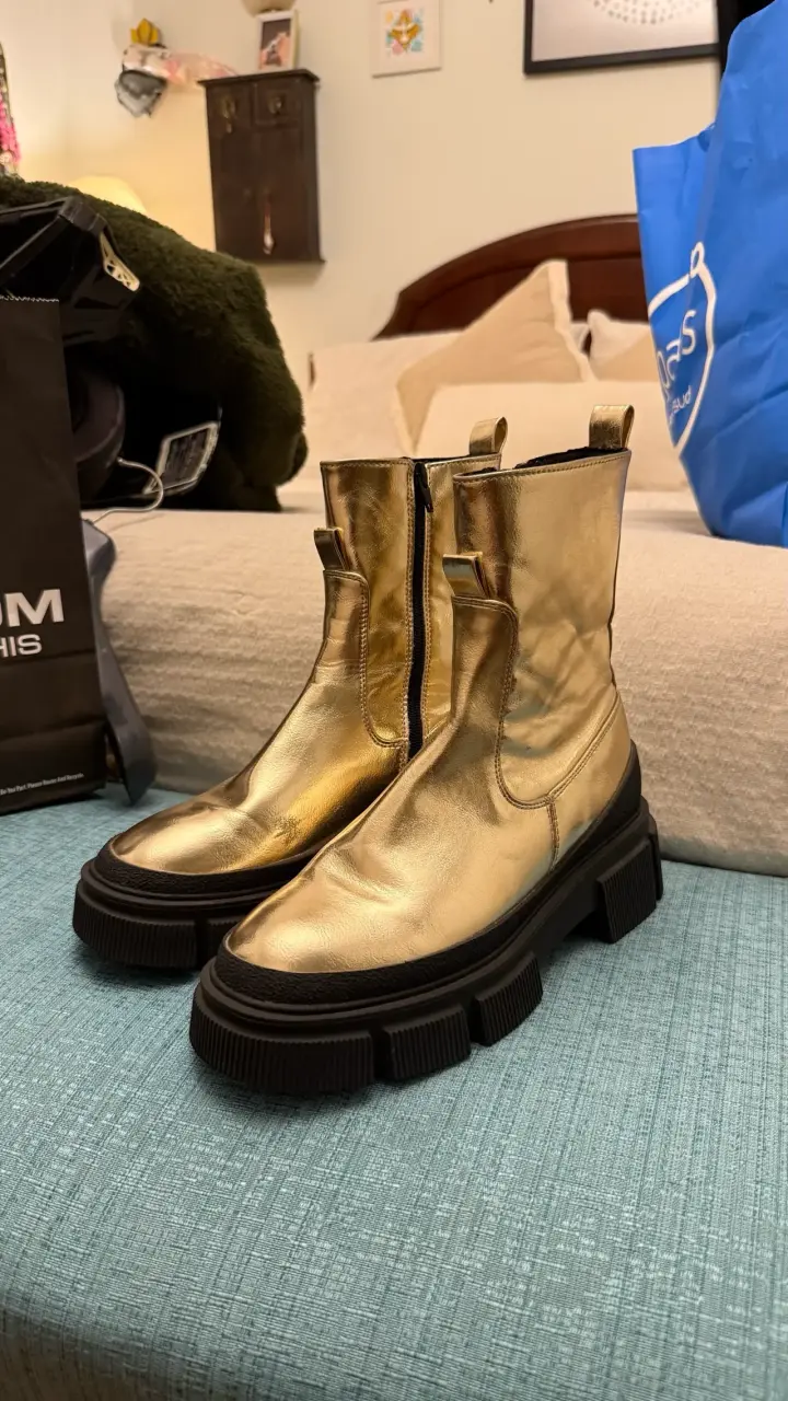 Botines dorados Zara - 1