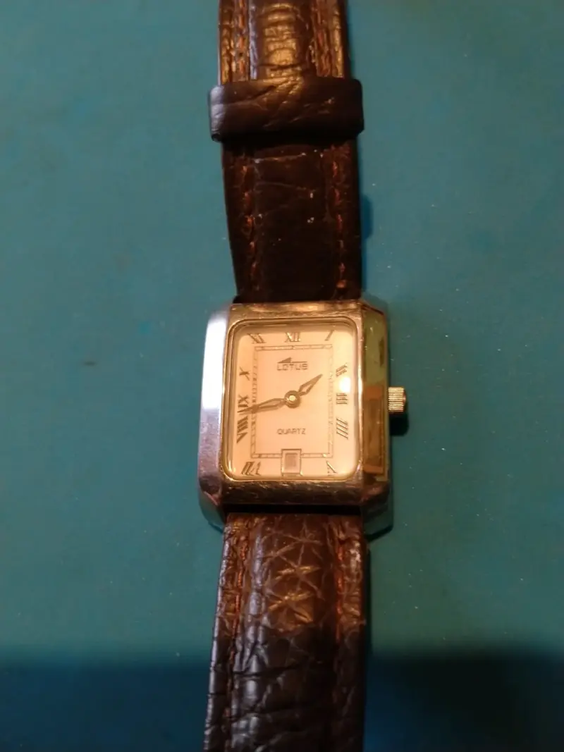 Reloj de pulsera Lotus clásico con correa de cuero - 1