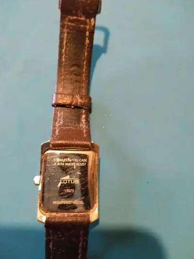 Reloj de pulsera Lotus clásico con correa de cuero - miniatura 2