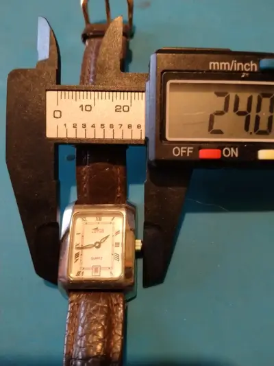 Reloj de pulsera Lotus clásico con correa de cuero - miniatura 3